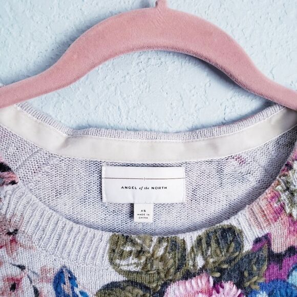 Angel of the North Gray Multicolor Floral Embroidered Wool Lightweight Sweater - Picture 4 of 6